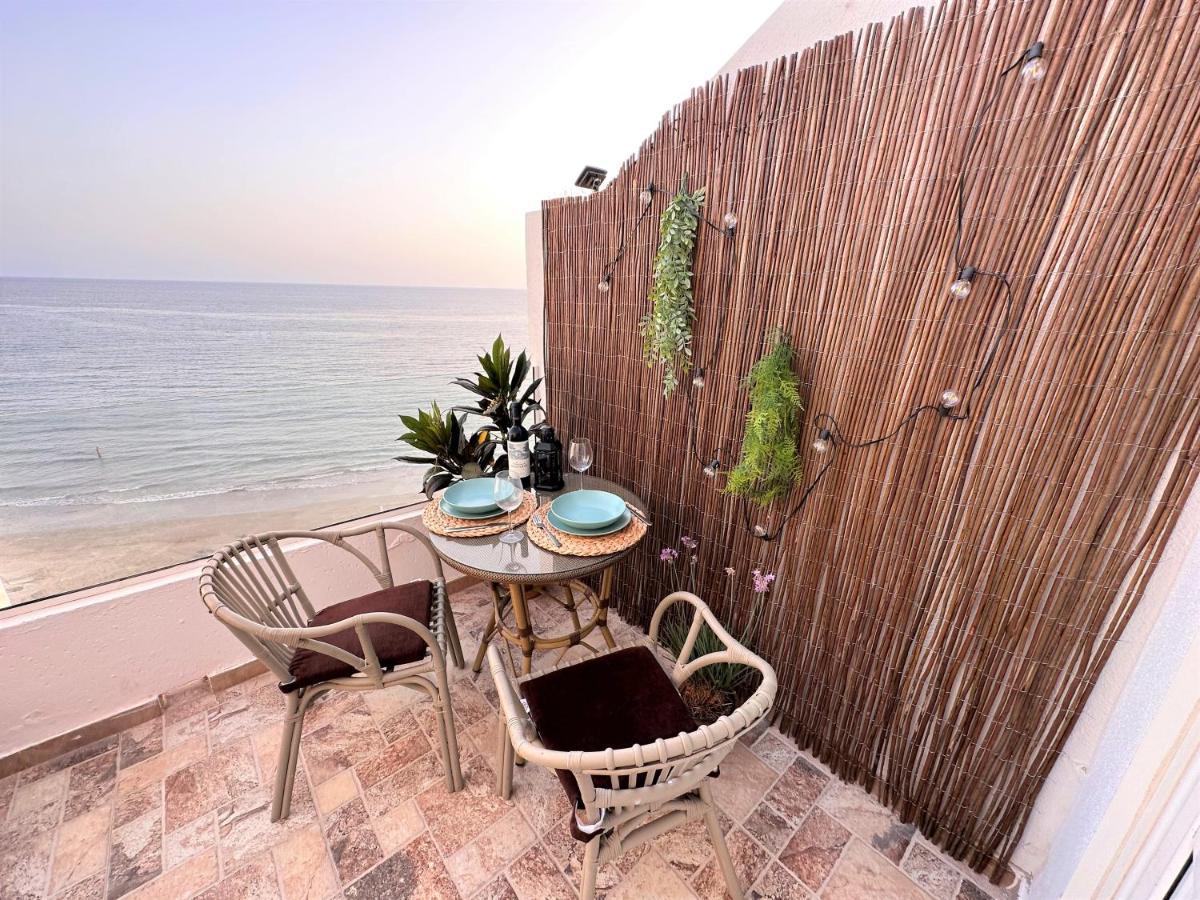 Ocean Views - Beach Apartment Паталавака Экстерьер фото