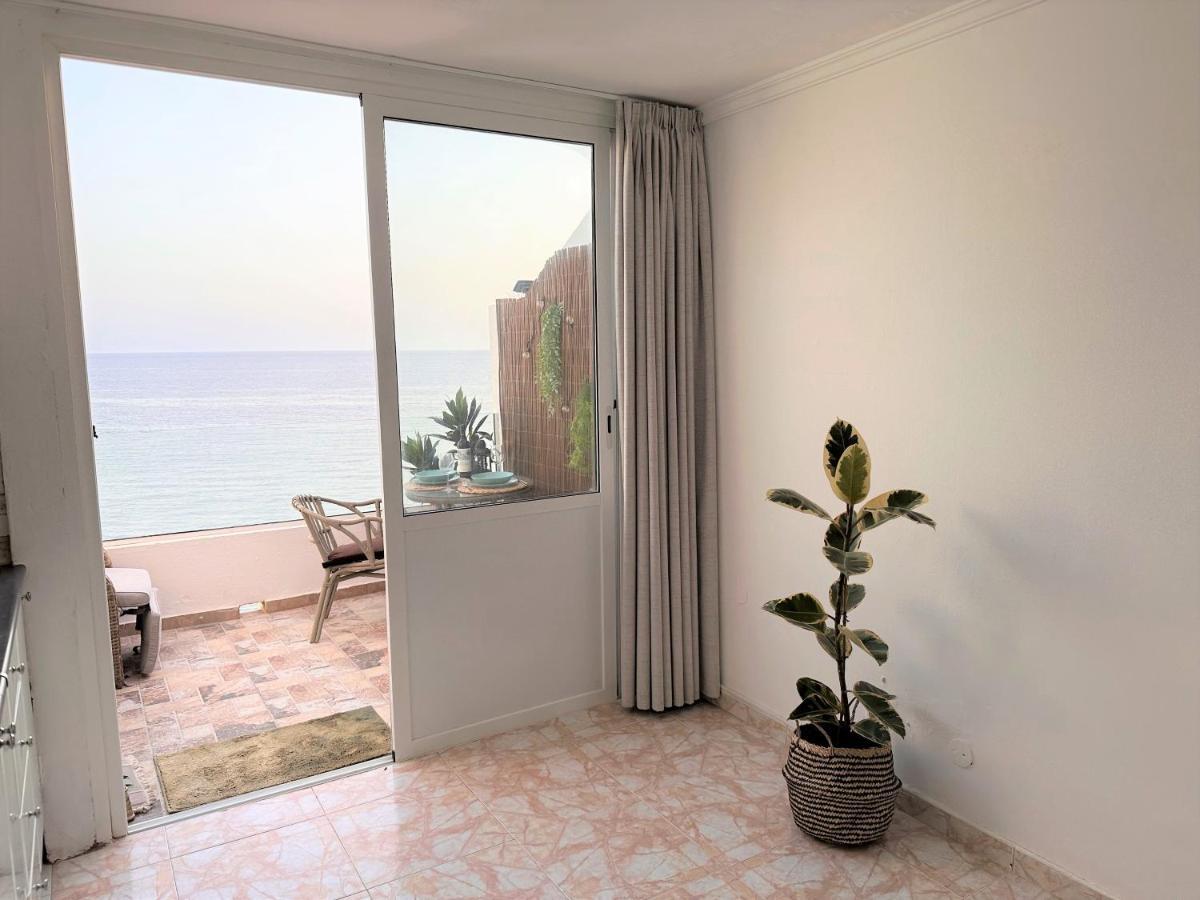 Ocean Views - Beach Apartment Паталавака Экстерьер фото